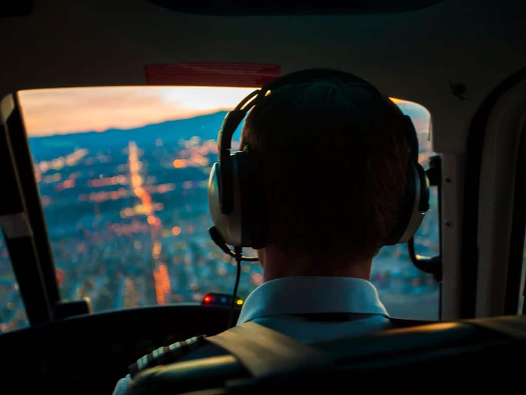 How Long Does It Take to Get a Helicopter License? 3 commercial helicopter pilot training
